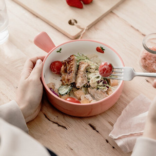 竹木本记 创意手柄碗家用面碗烤碗烤箱用烘焙甜品碗日式沙拉碗焗饭碗 粉色草莓手柄碗
