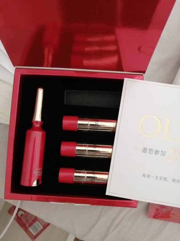 已经用几天了,感觉还不错,吸收很好,保湿