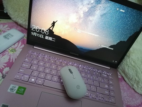 我的天，这个配色也太好看了吧，送的鼠标也
