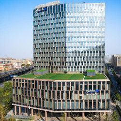 国庆可用！杭州新天地丽笙酒店 高级房1晚（含早餐+太阳马戏门票2张）