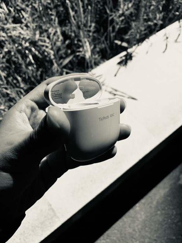 做工质感:比前几代好多了音质音效:动圈尺