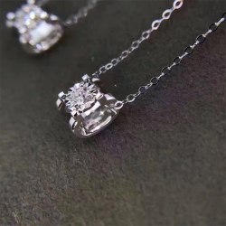 佰黛 白18K金时尚牛头单钻款项链3分主钻30分效果钻石