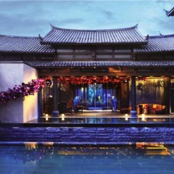 旅游品类日!丽江古城英迪格酒店 豪华房1晚(含早餐+玫瑰+红酒+巧克力)