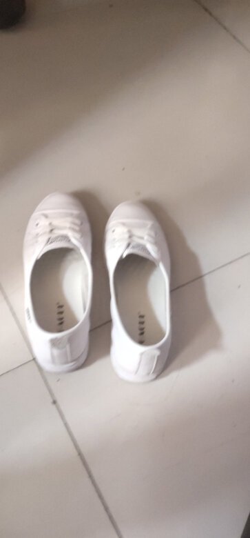 
穿了好几天才评价，鞋子穿上非常舒服。
