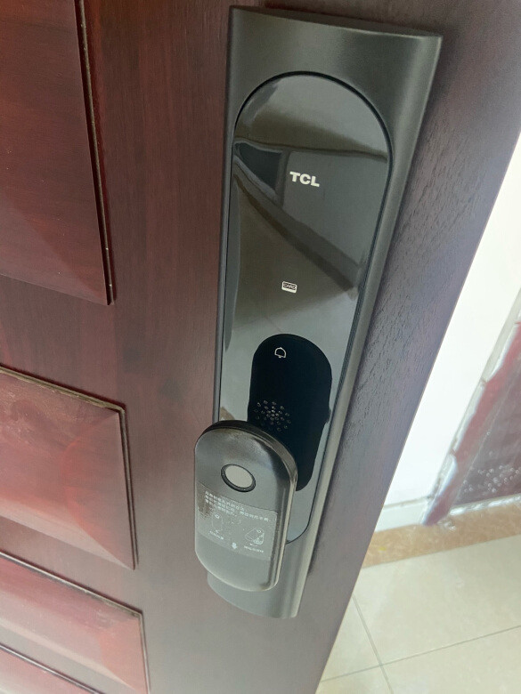 TCL智能门锁非常高大上,很不错的,颜色