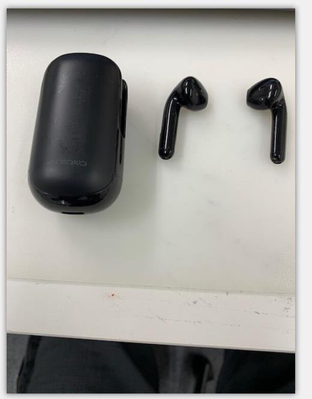 做工质感:黑色的外观,时尚简约。音质音效