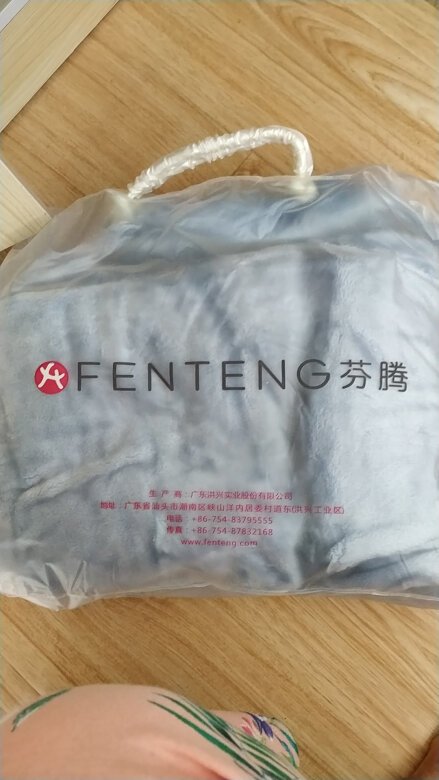质量不错，柔软，颜色灰蓝色，孩子穿好看，