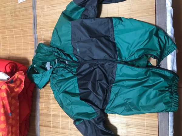 
尺码合适，面料舒服，防风防水。
