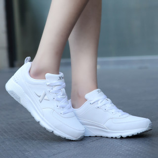 特步女鞋运动鞋秋季正品跑步鞋网面白色女士透气轻便休闲旅游鞋子 38
