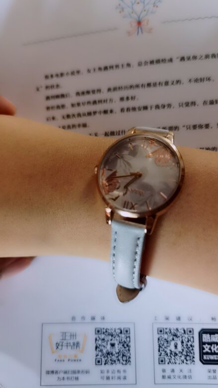 外观外形：素净淡雅适合女孩表带材质：柔软
