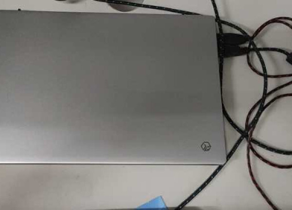 电脑到了,弟弟很喜欢,说非常好用