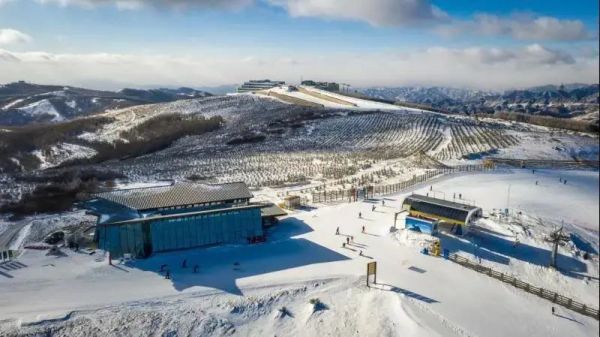 限时送晚餐!张家口崇礼密苑华美达安可公寓 高级房1晚(含双早+雪票2张)