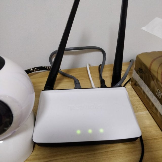 小巧，不占地方，放在电脑旁边很合适外观美
