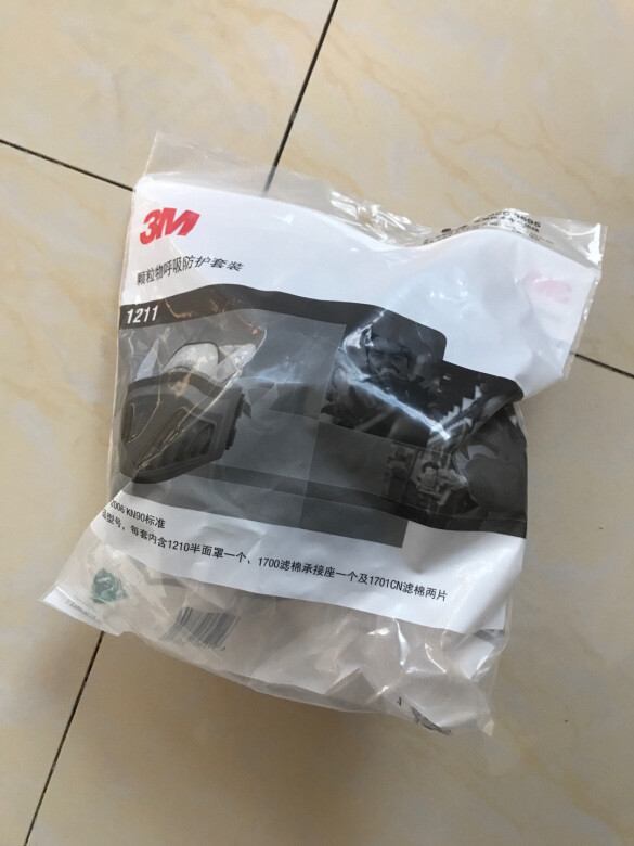 试戴了一下橡胶没有异味贴合脸部非常好过滤