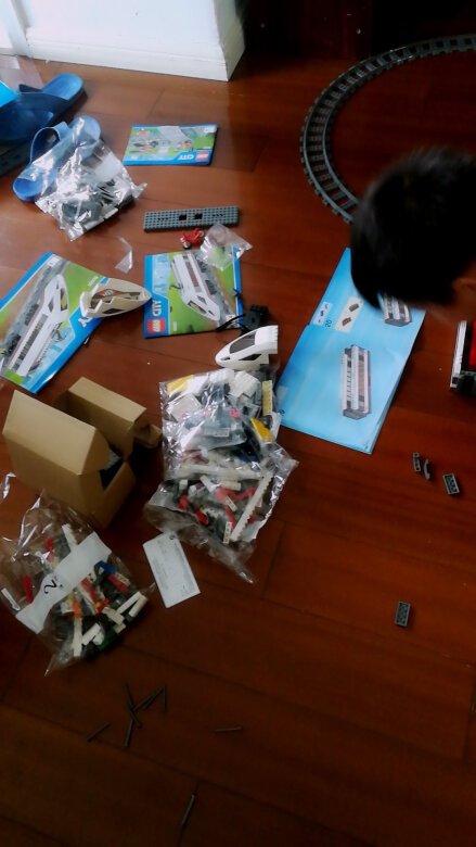 小家伙拿到就拼装，很喜欢