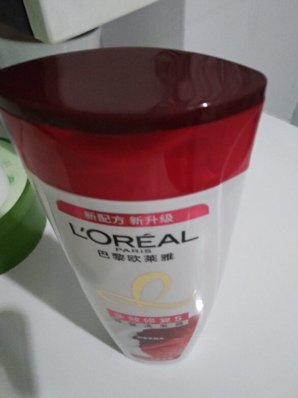 洗发水还好吧，味道清香，洗的头发很润滑，