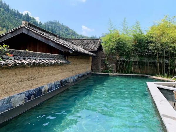 睡徽派古民居,品徽式美食!黄山西递士山度假酒店 庭院房1晚(含早餐+双人徽味特色正餐+下午茶)