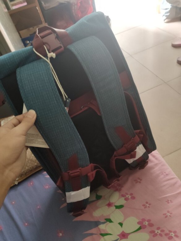 背包好好看，材质很好，摸起来很舒服，可以