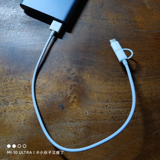 
之前的充电宝随带的原装线给断掉了，就买