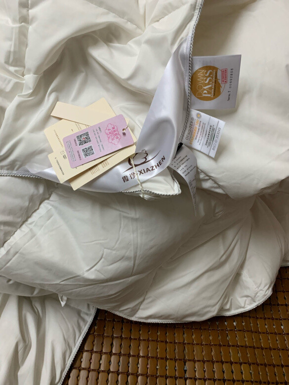 有无异味：没有异味重量：很轻。面料材质：
