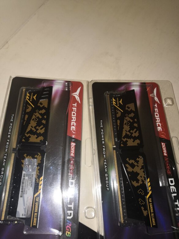 是全新的，金手指没有插痕，而且价格实惠！