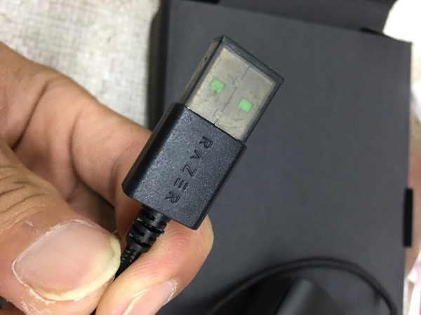 炒鸡好用,手感也是棒棒的,玩起游戏来势不