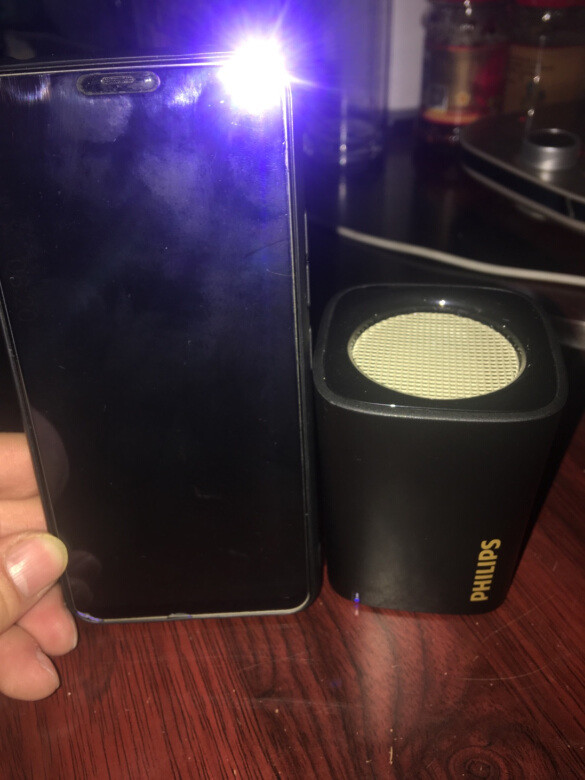 这款小音响效果非常不错的，高音开到最大，