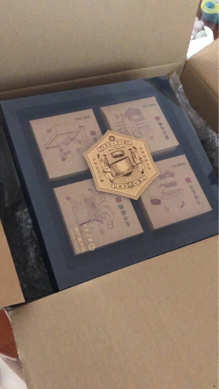 一起买了两盒，用来送人的，看着不错哦！