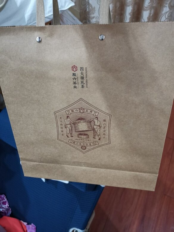 挺喜欢这种比较素雅的包装，送礼也不错