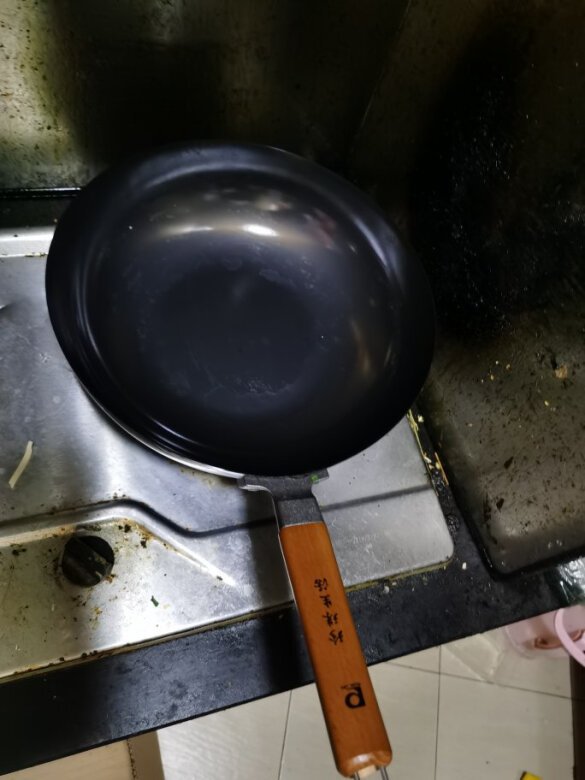 刚刚用过一次，煎五花肉，暂时没有粘锅。买