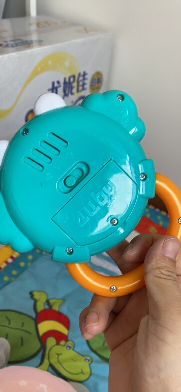 很好宝宝很喜欢抢着玩一摇就是音乐孩子特别