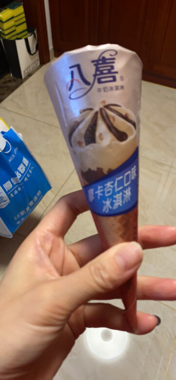 第一次买八喜冰激凌甜筒，味道还不错，不过