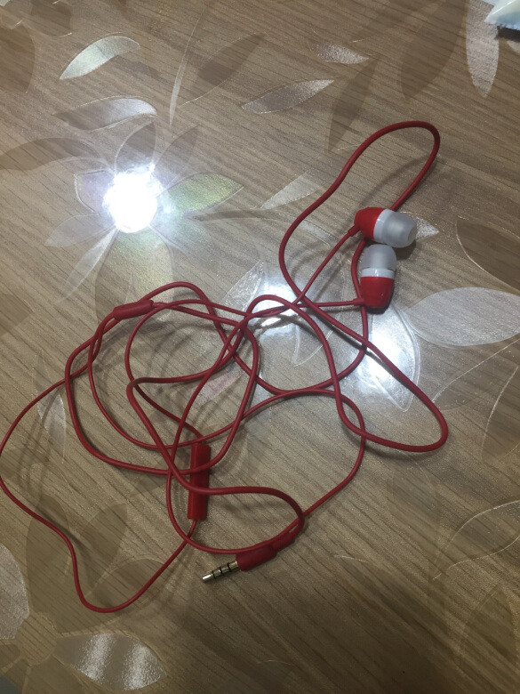 给孩子买的小礼物，挺鲜艳的