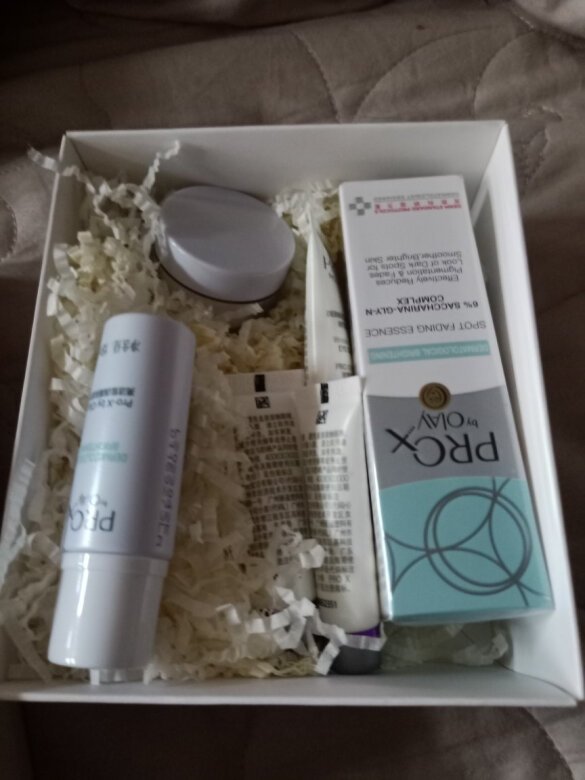 使用感受:效果很明显,原来脸上肤色比较暗