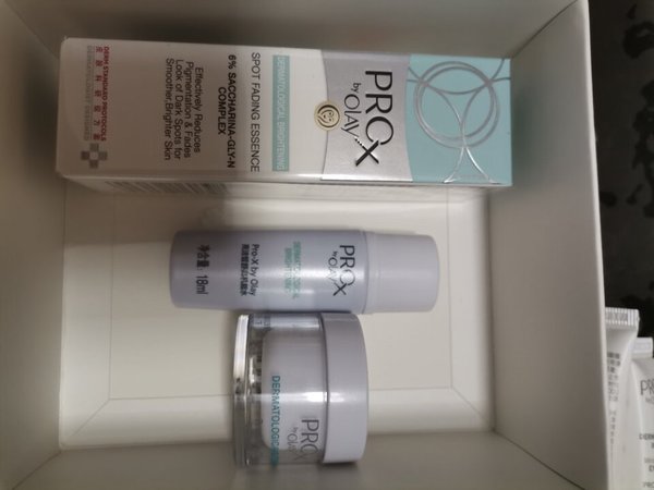 特别好用,用了一瓶了,感觉肤色有亮度,紧