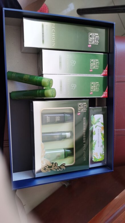 非常满意，产品包装精美，补水效果很好！