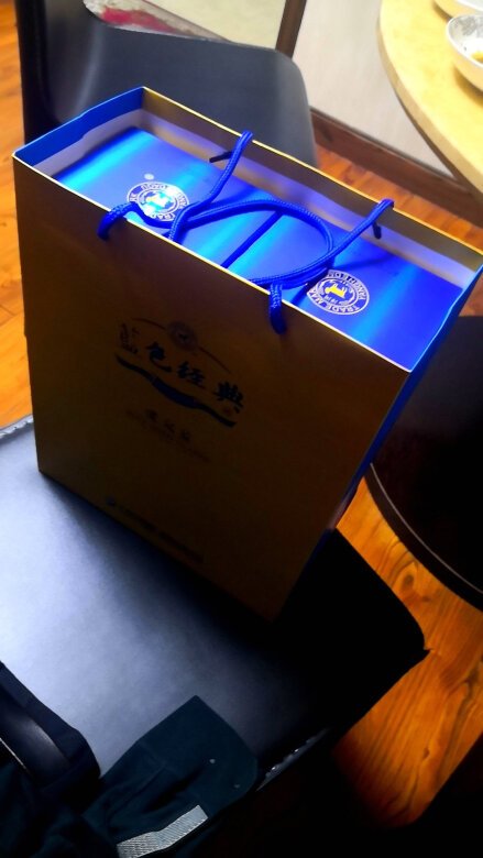 酒佷不错，长辈喝着口感不错，包装很好！