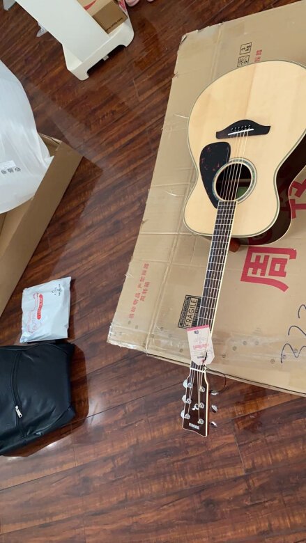 声音音质：清脆，余音长实物颜色：左右不太