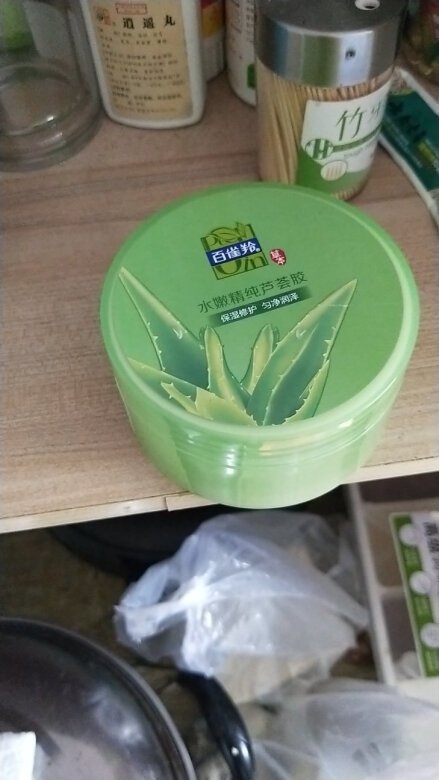 保湿效果：保湿效果很好控油效果：用了百雀