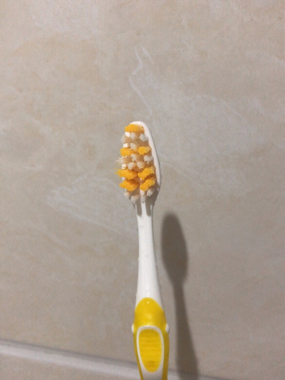 
牙刷质量不错，刷起来也很舒服，不扎人，