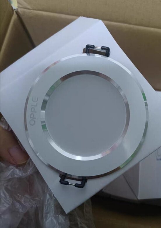 外观好看，做工精致，无闪光，价格合理，超