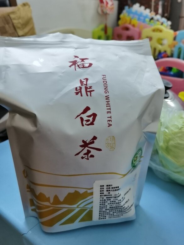 茶叶有点碎，梗有点多，但茶香，汤色不错。