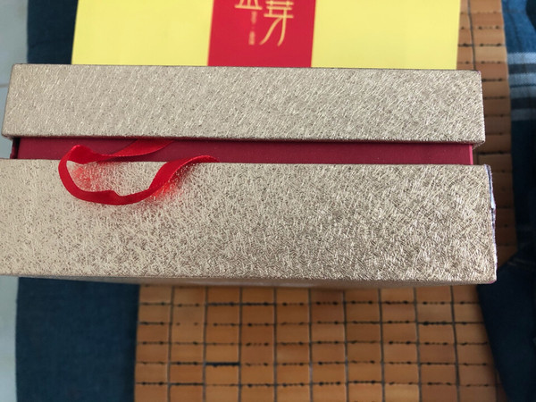 茶叶是很不错的味道喝起来很好也很耐泡就是