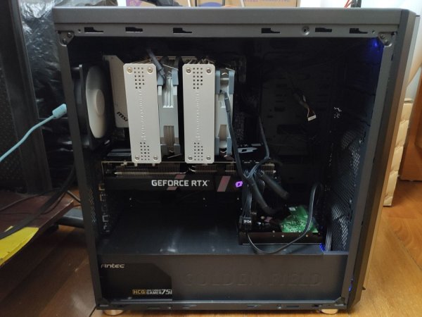 做工精良 :双塔散热器真的很大很沉,装完差点以为要挡住显卡和机箱了