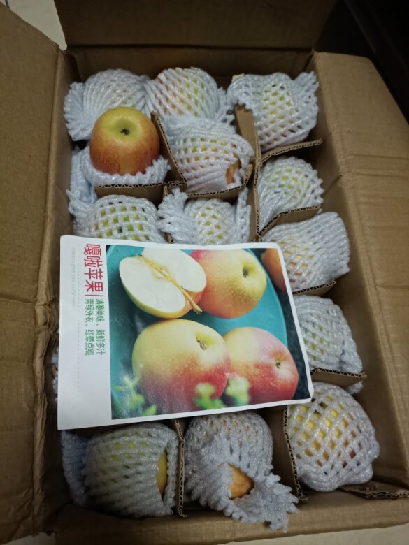 苹果口感好，大小适中，家人都喜欢吃。