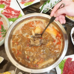 新鲜黄牛肉品质惊艳，香辣牛油/慢炖原汤任你挑！上海新桥绿地铂骊酒店潮汕牛肉火锅半自助