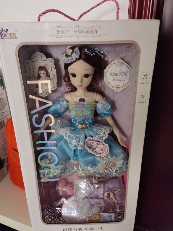 洋娃娃质量不错?，搭配的衣服也很好