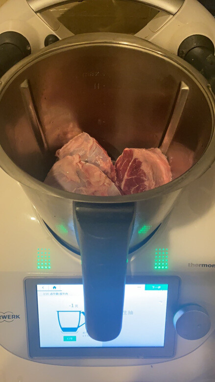 腱子炖煮2小时，冷藏一晚上第二天切片，卤