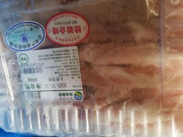 
炖羊肉片配点萝卜十分美味的菜肴，拿到手