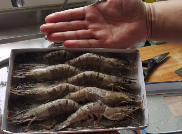 好虾不贵，个大肉肥，每次火锅必买。